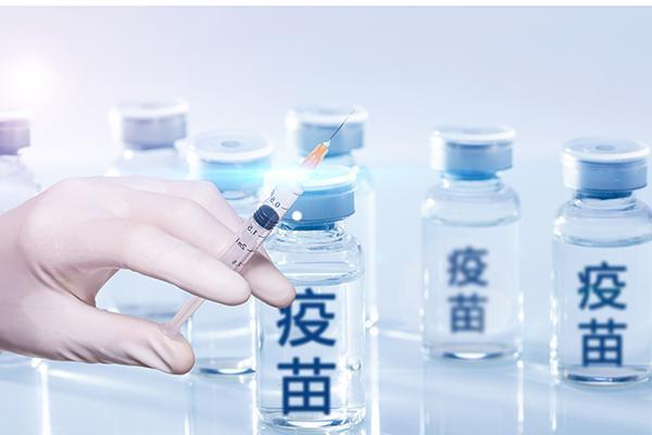 我國新冠疫苗累計接種近24億劑次，專家回應(yīng)熱點(diǎn)問題